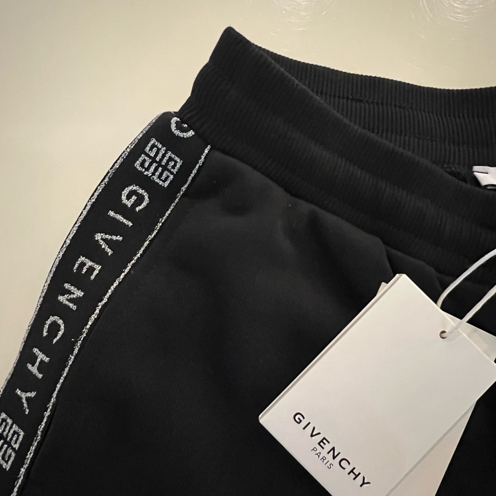 Givenchy girls shorts - Picture 2 of 4
